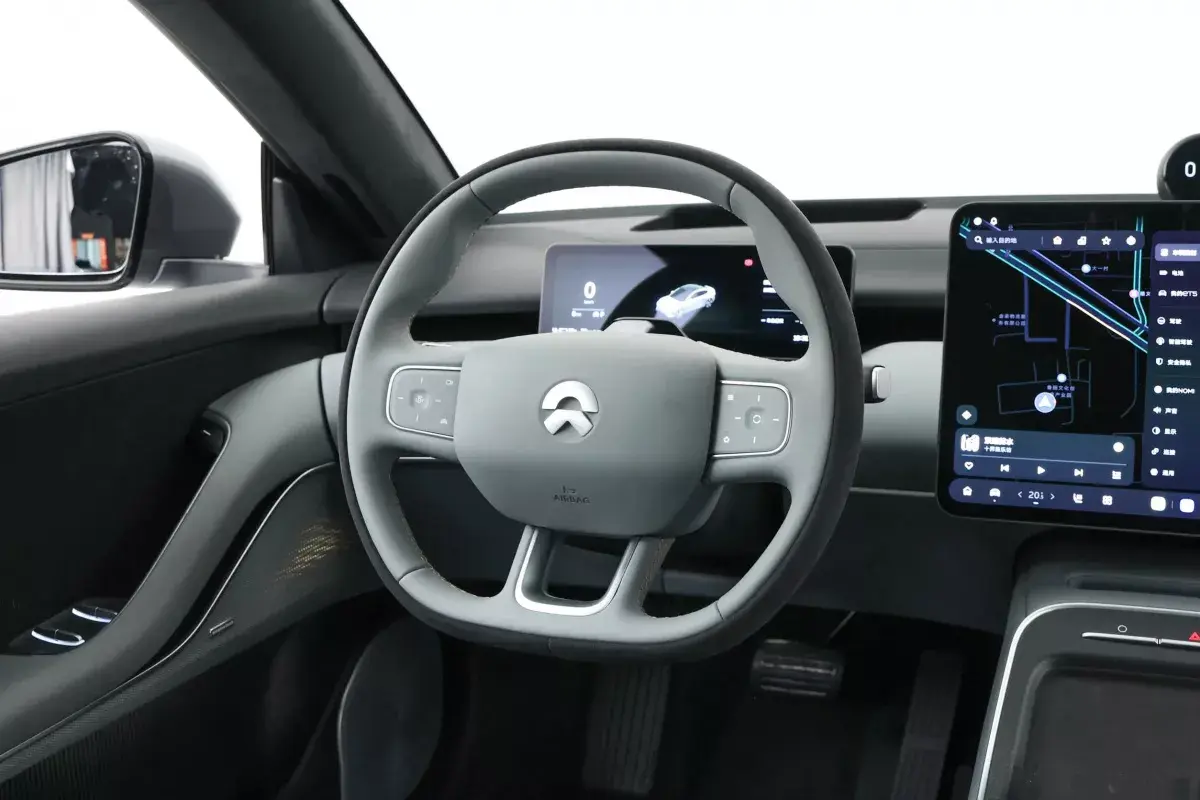 Nio ET5 салон 3
