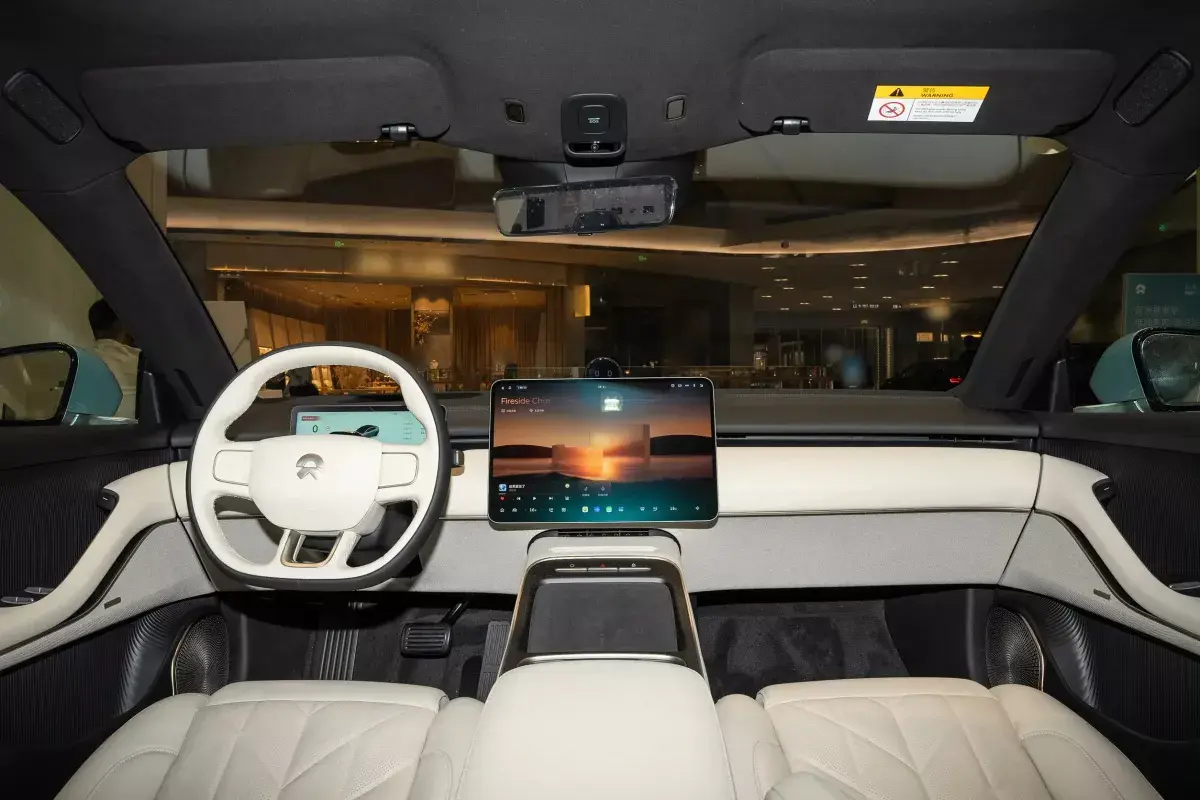 Nio ET5 салон 7