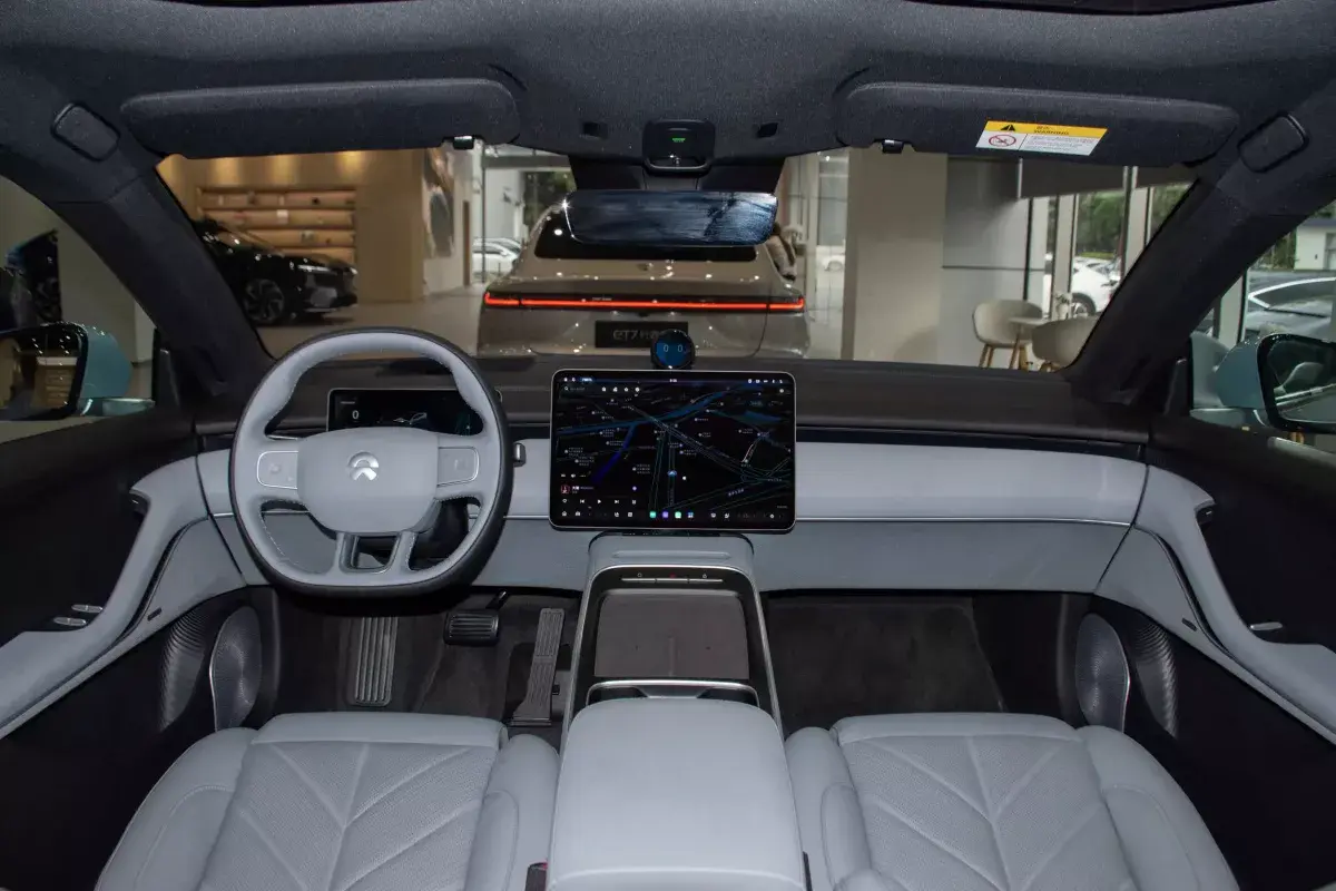 Nio ET5 салон 9