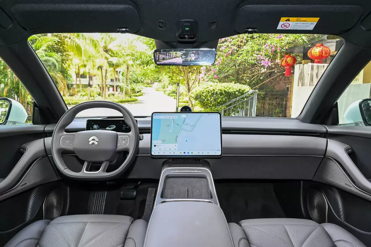 Nio ET5T салон 1