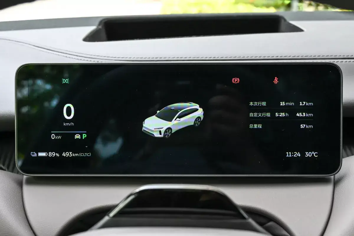 Nio ET5T салон 2