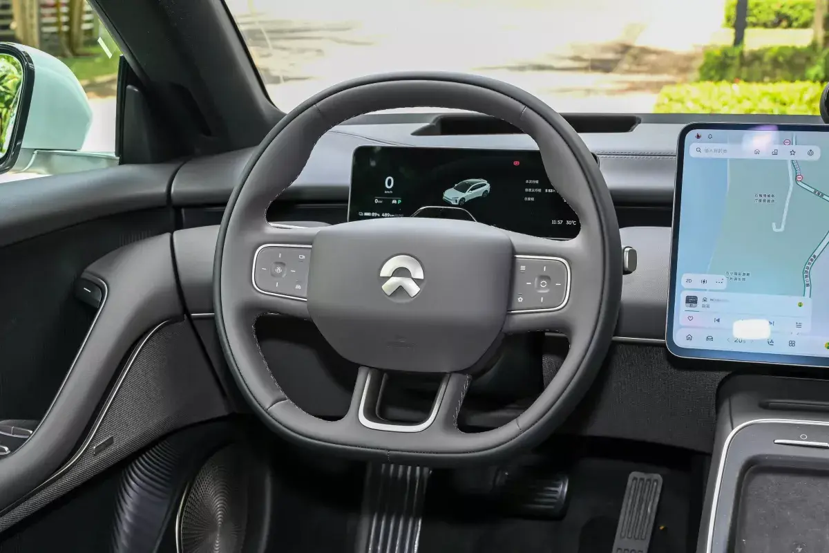 Nio ET5T салон 3