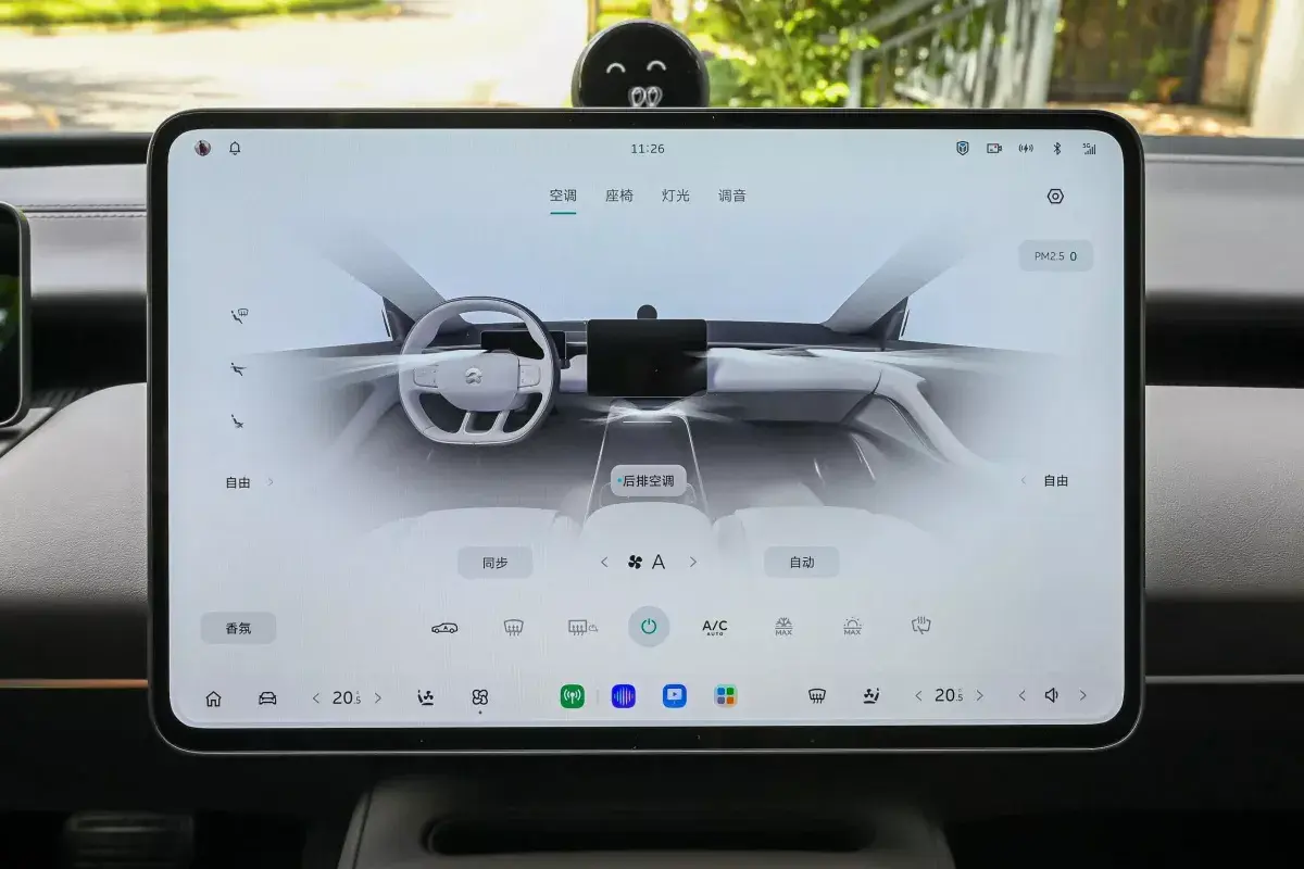 Nio ET5T салон 5