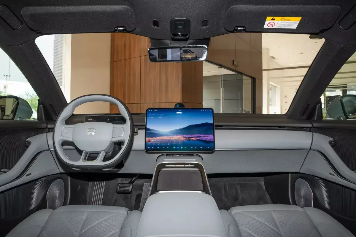Nio ET5T салон 7