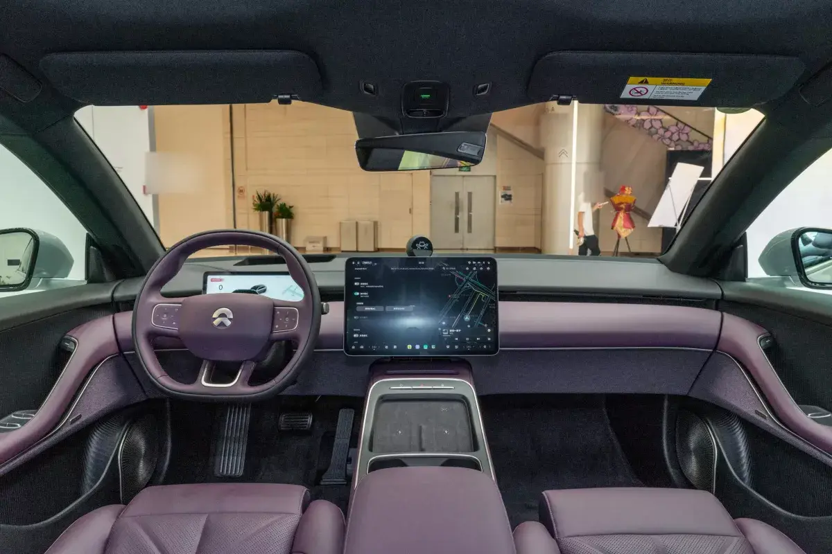 Nio ET5T салон 9
