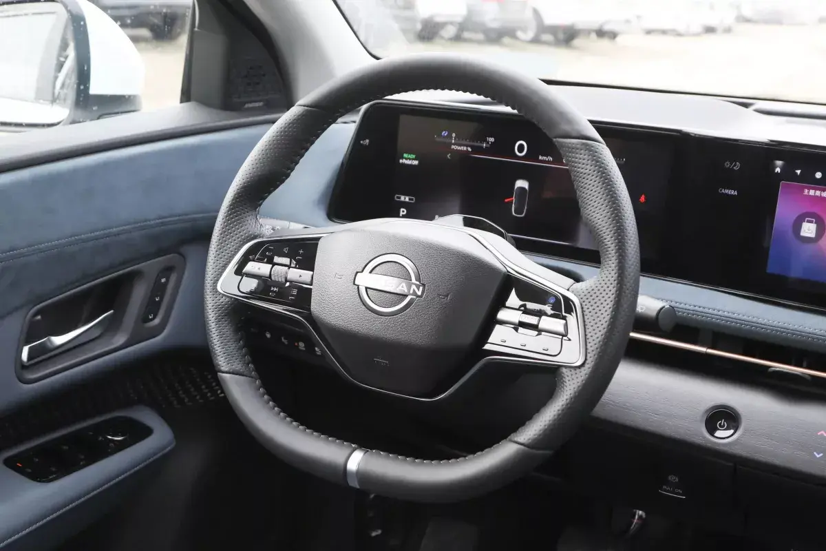 Nissan Ariya салон 3