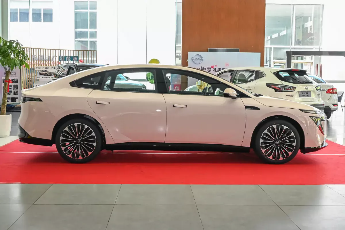 Nissan N7 фото 5