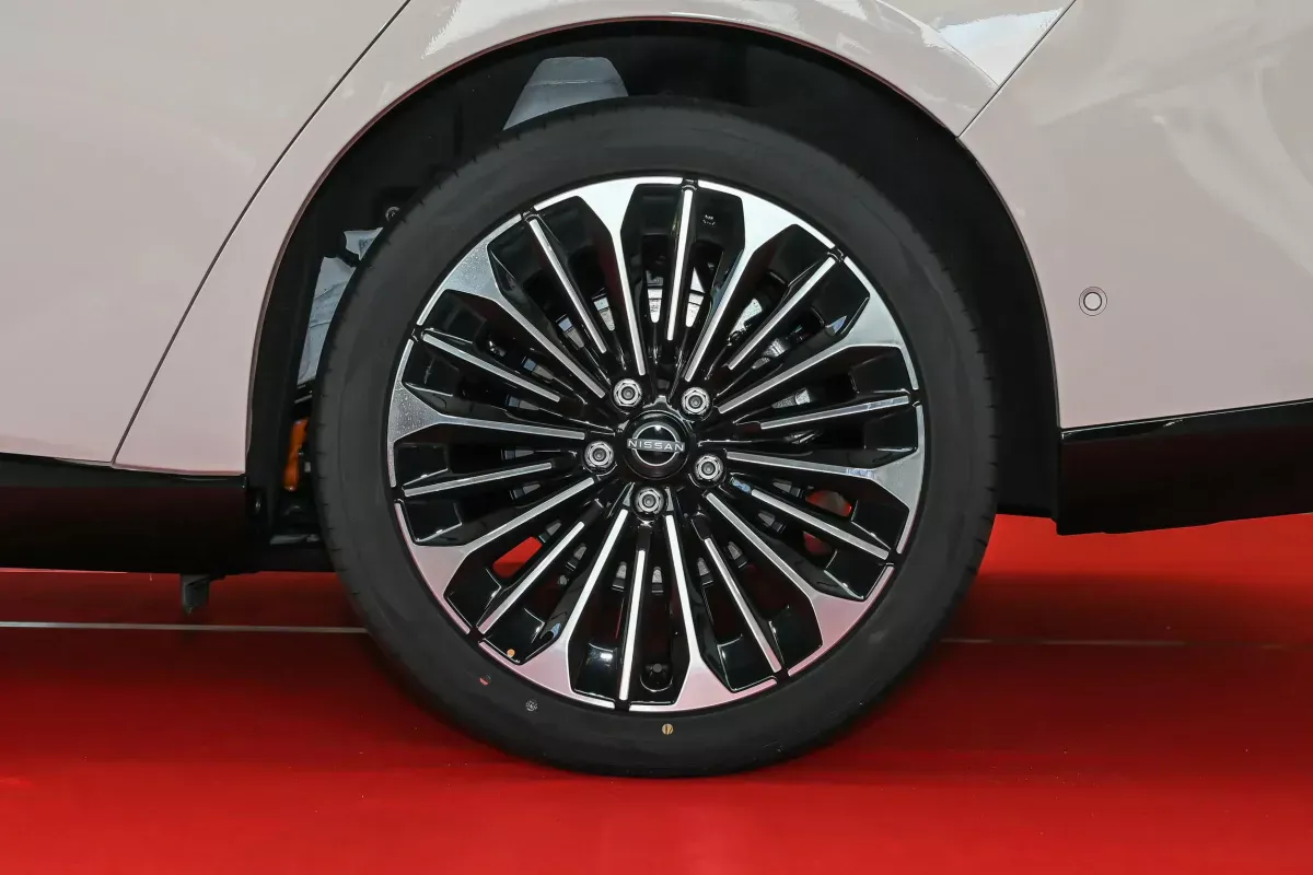 Nissan N7 фото 6