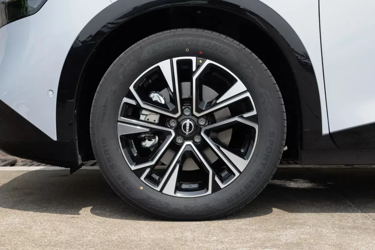 Nissan NX8 PHEV фото 6