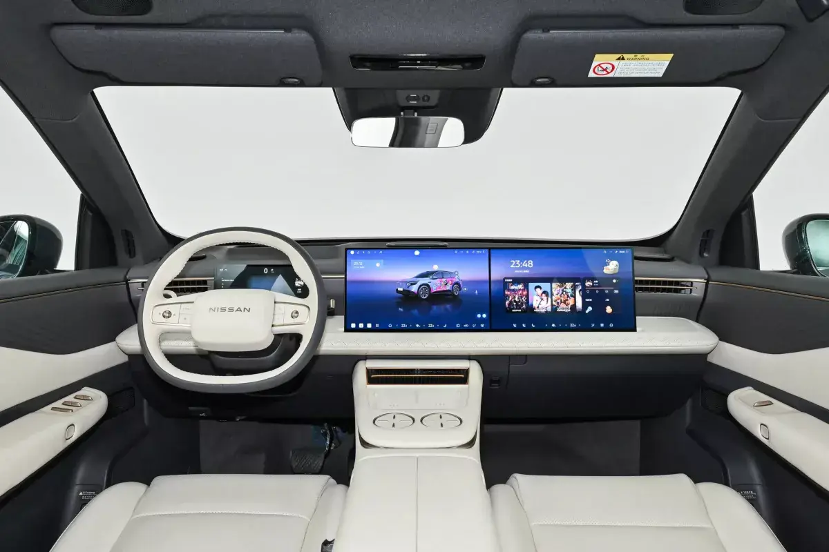 Nissan NX8 PHEV салон 1