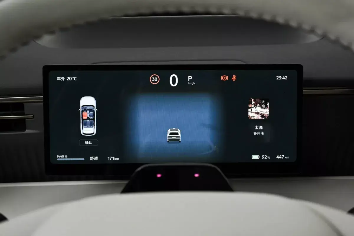 Nissan NX8 PHEV салон 2