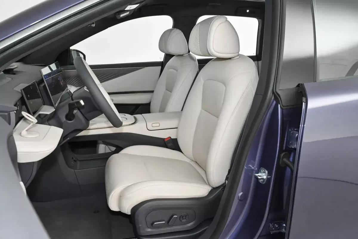 Nissan NX8 PHEV салон 6