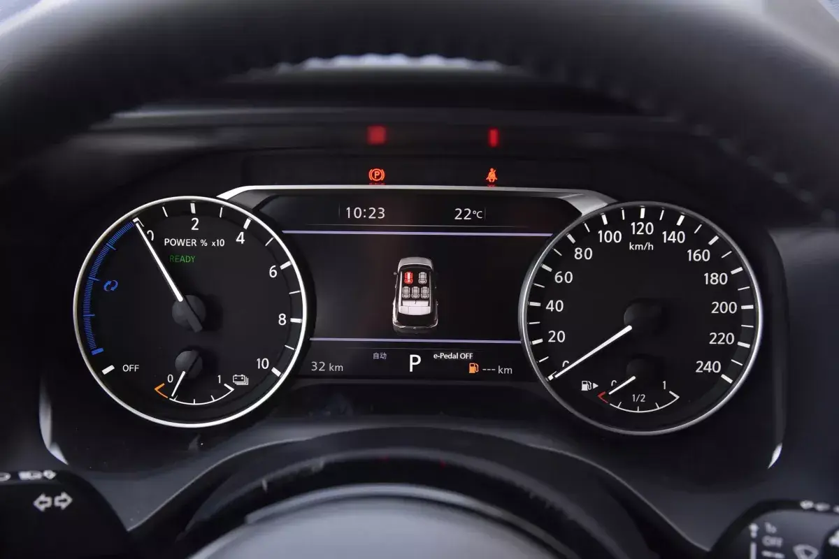 Nissan X-Trail e-Power салон 2