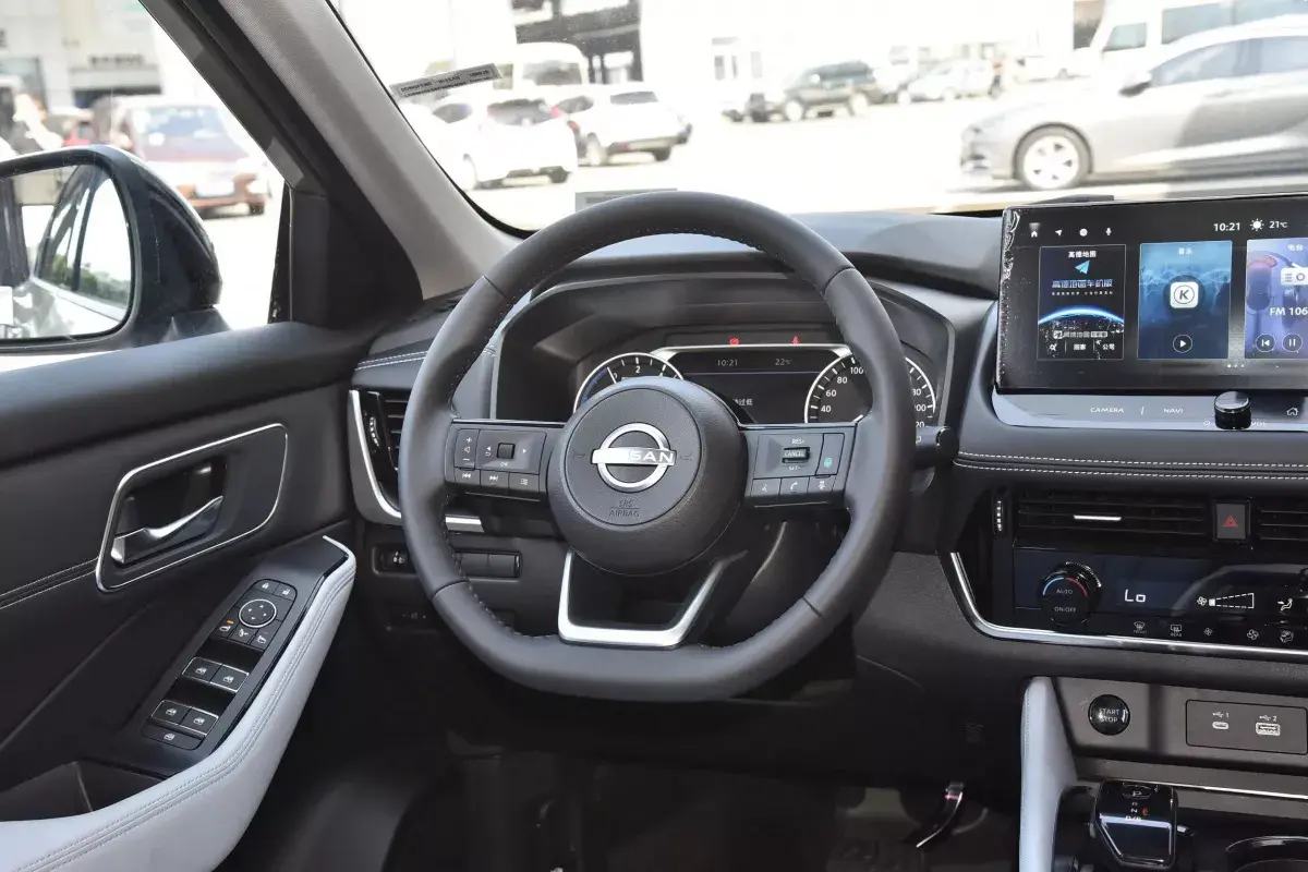 Nissan X-Trail e-Power салон 3