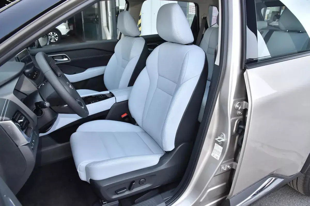Nissan X-Trail e-Power салон 6