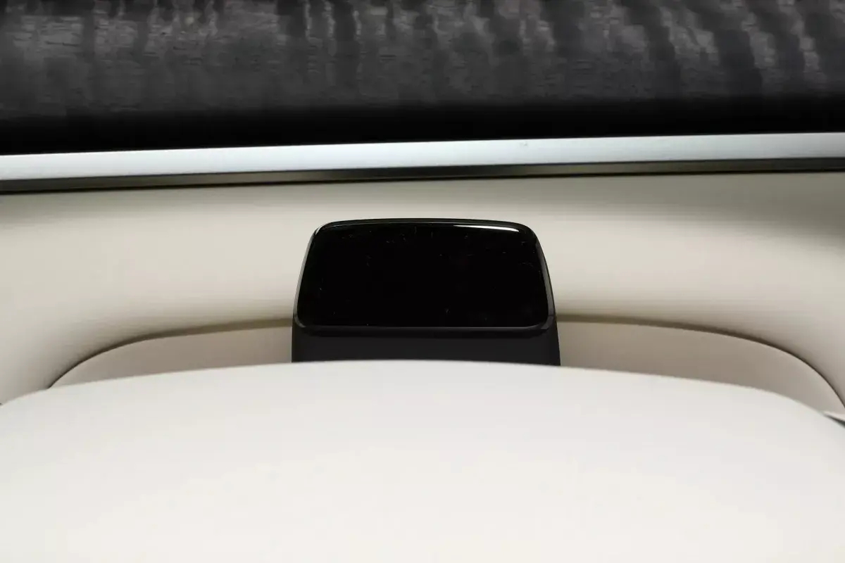 Onvo L90 салон 2
