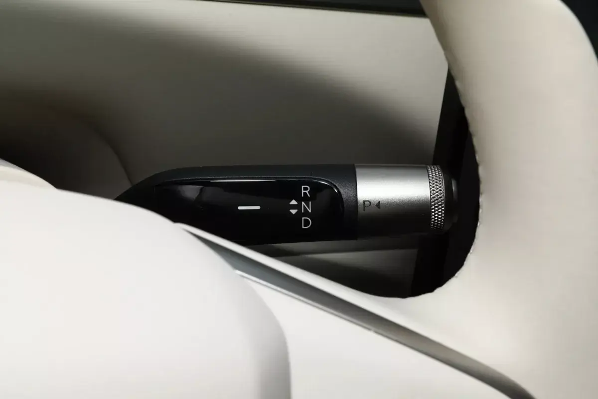 Onvo L90 салон 4