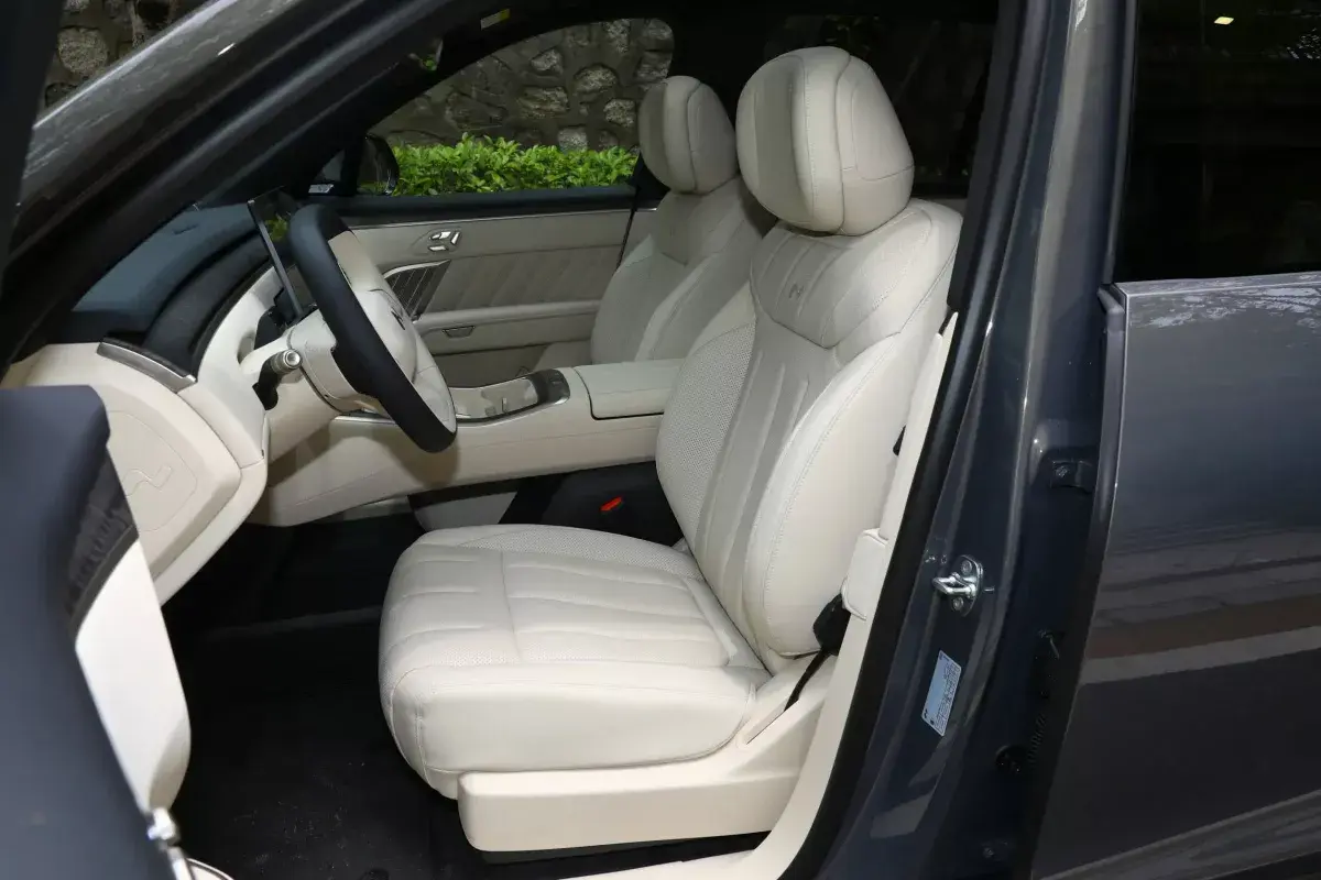 Onvo L90 салон 6