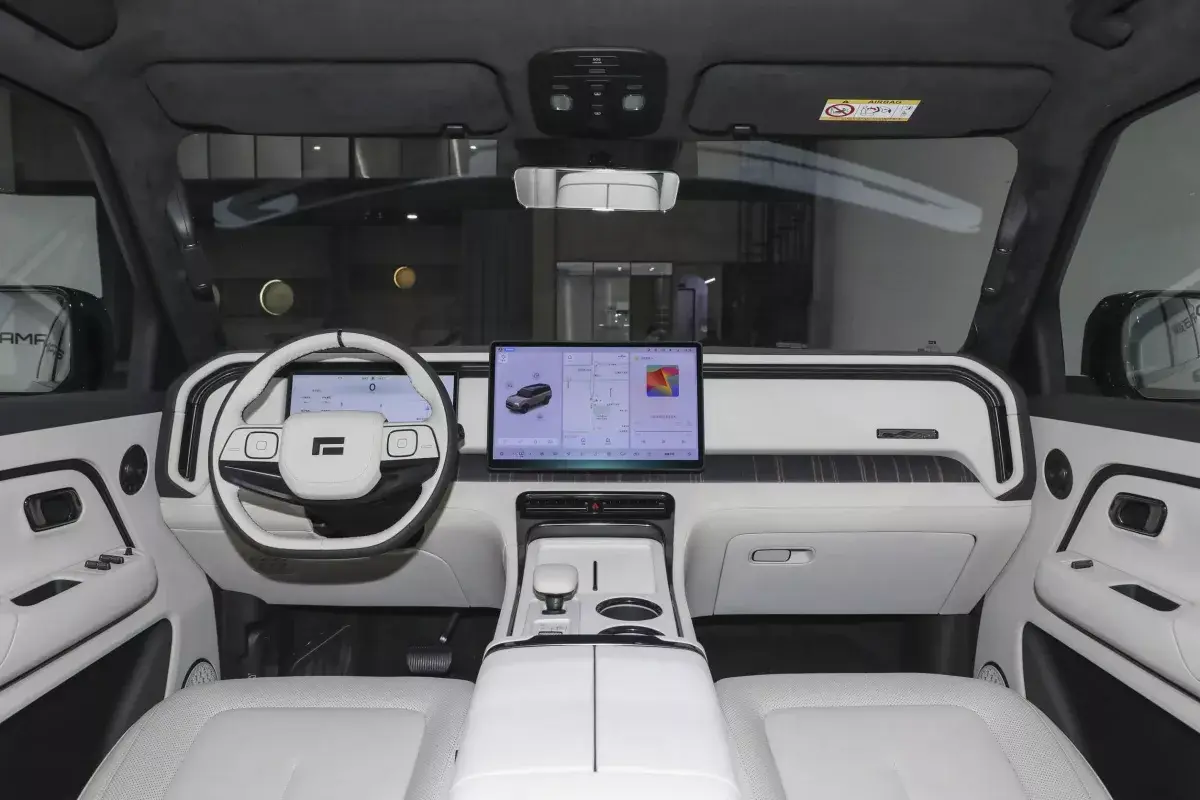 Polar Rox ADAMAS салон 1