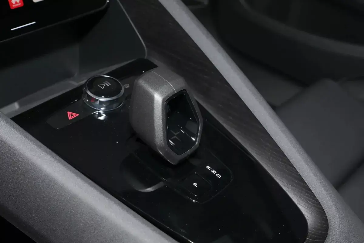Polestar 2 салон 4
