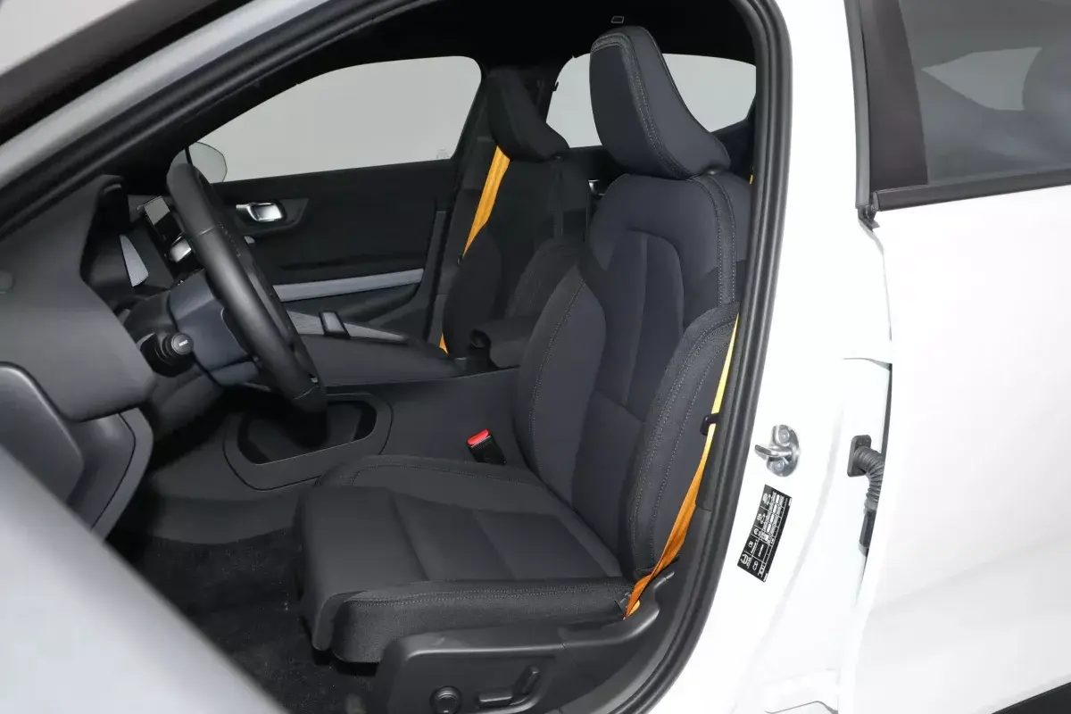 Polestar 2 салон 6