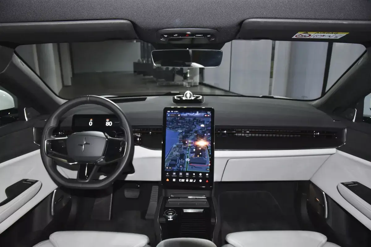 Polestar 3 салон 1