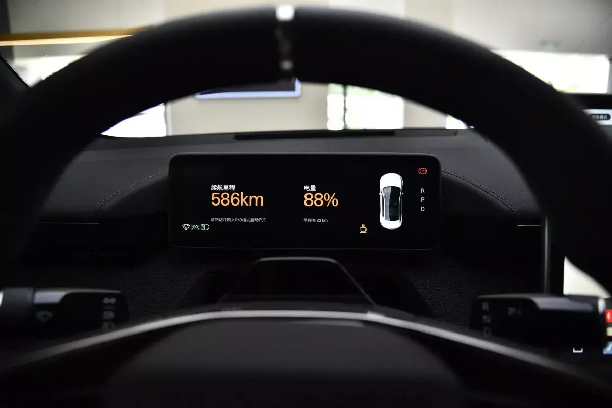 Polestar 4 салон 2