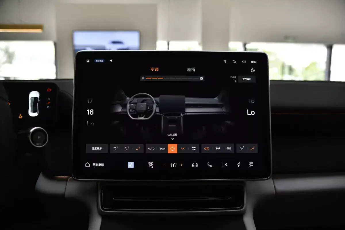 Polestar 4 салон 5