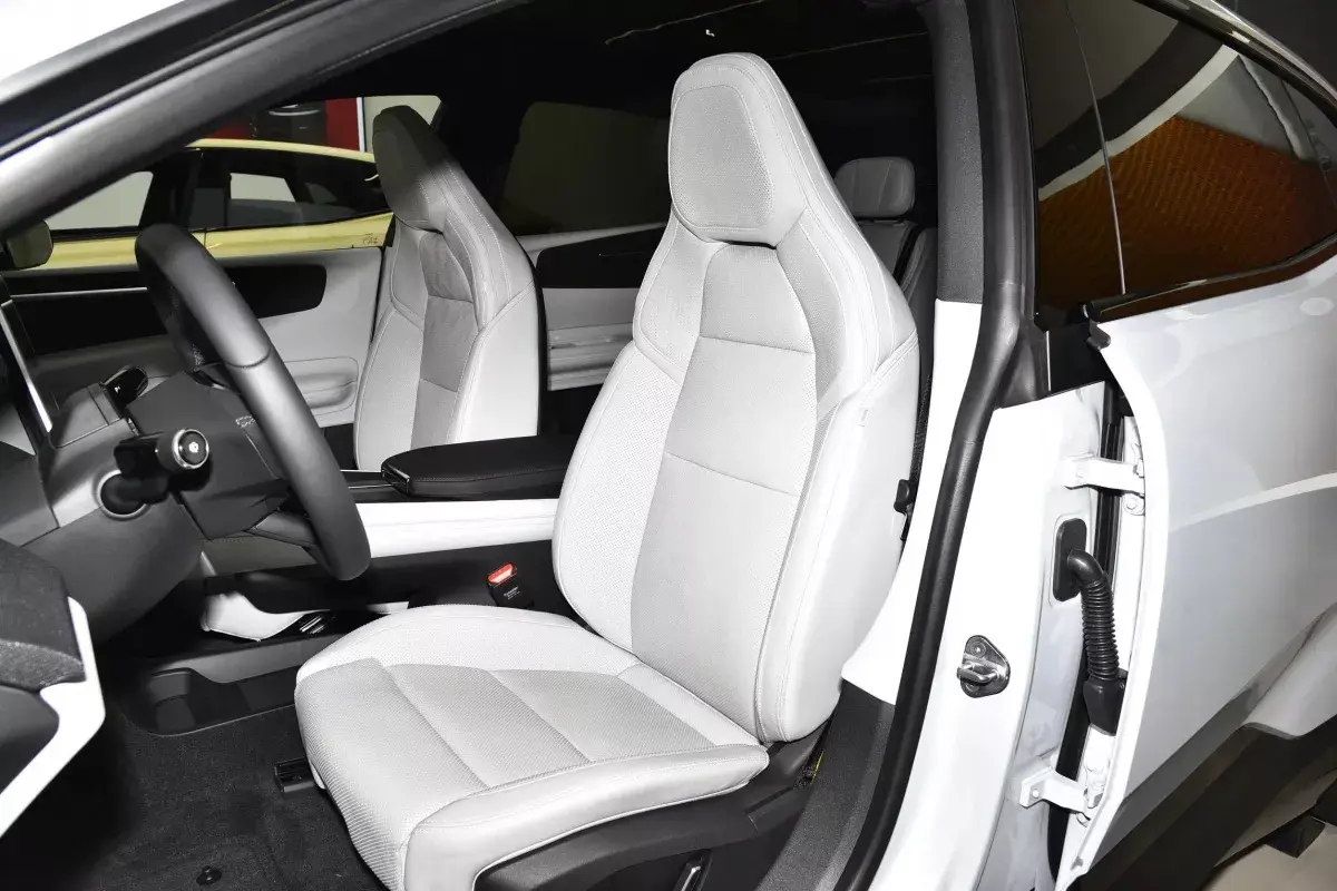Polestar 4 салон 6