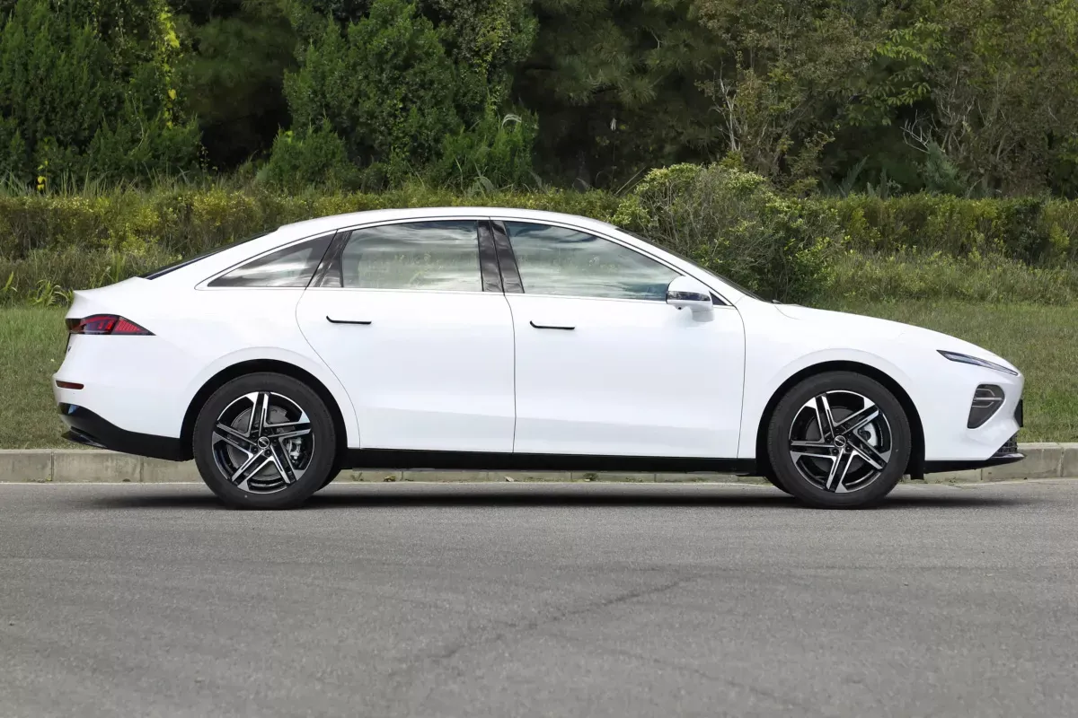 Roewe D7 фото 5