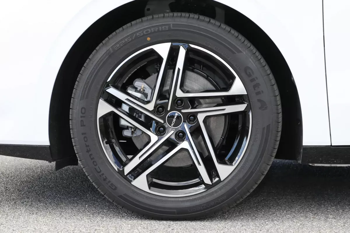 Roewe D7 фото 6