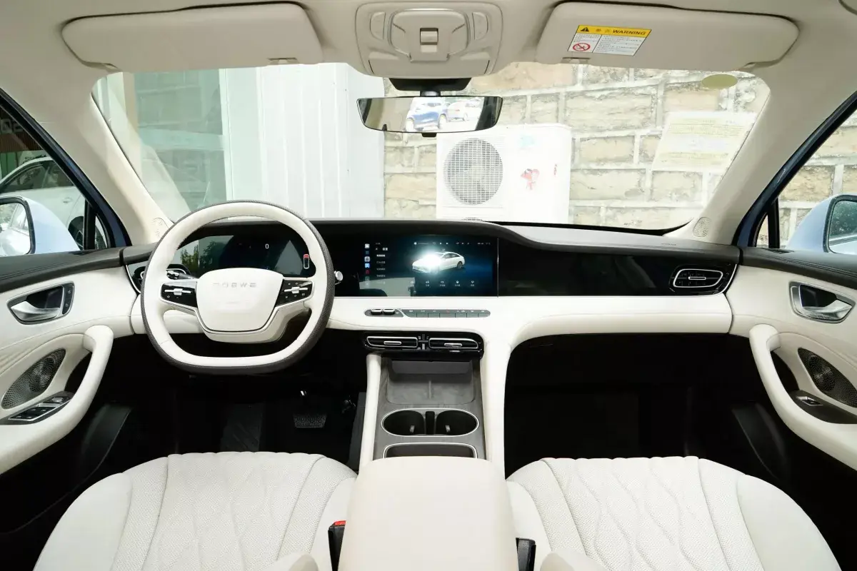 Roewe D7 салон 7