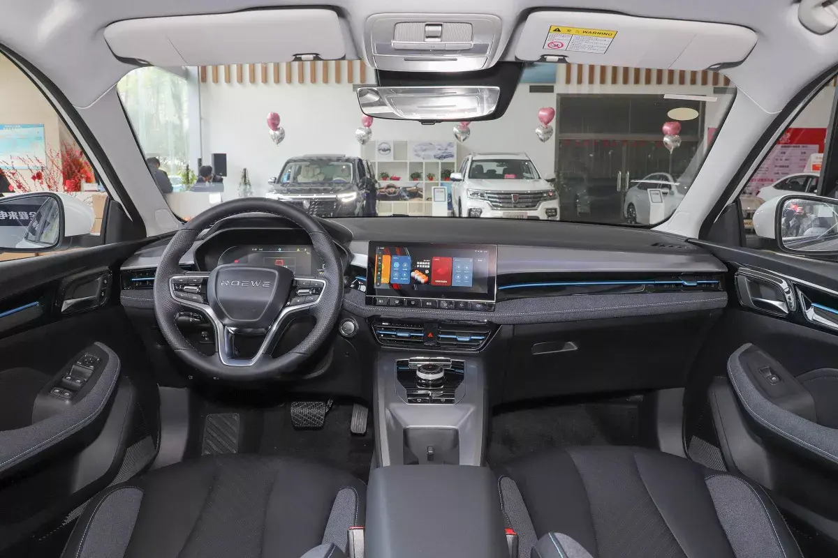 Roewe Ei5 салон 1
