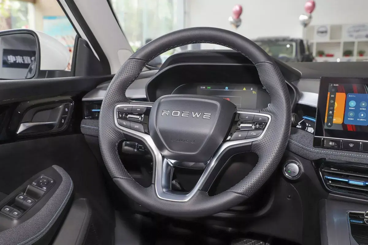 Roewe Ei5 салон 3