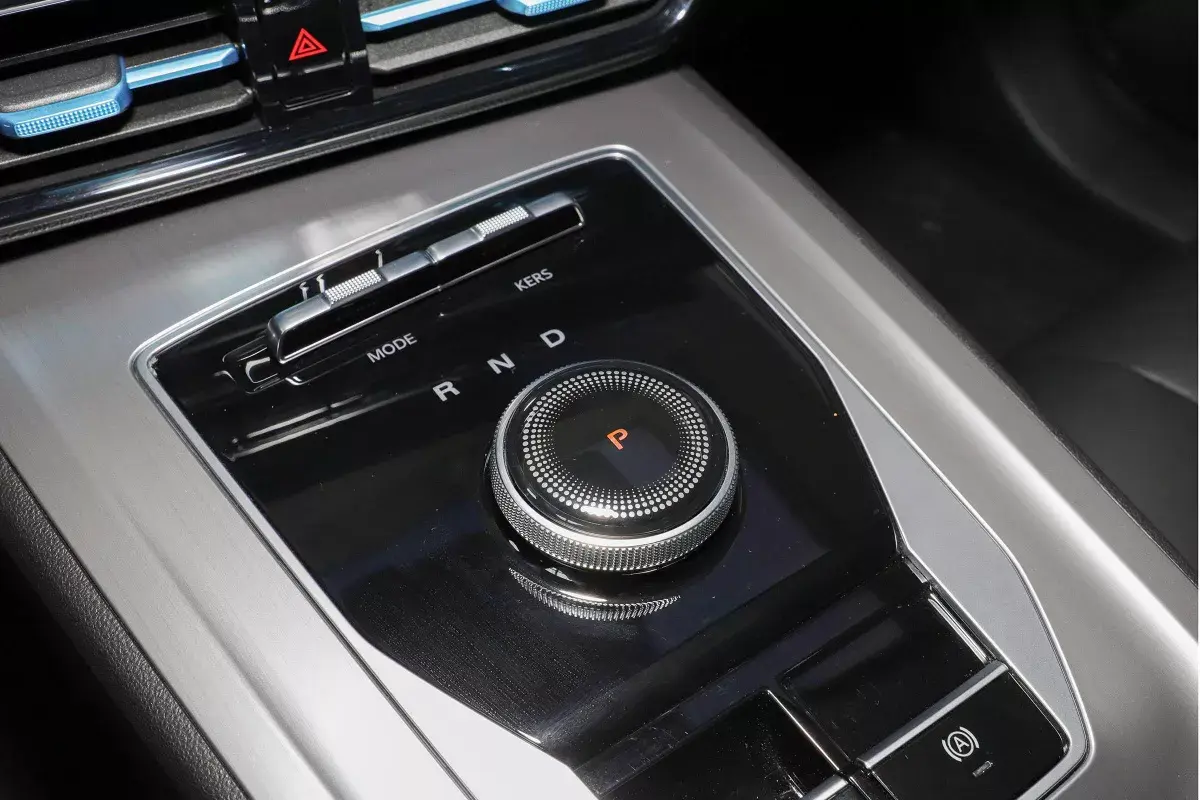Roewe Ei5 салон 4
