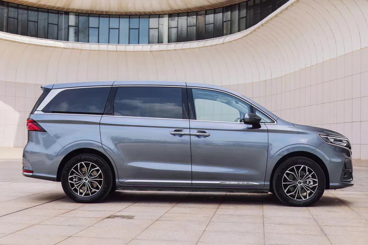 Roewe iMAX8 фото 5