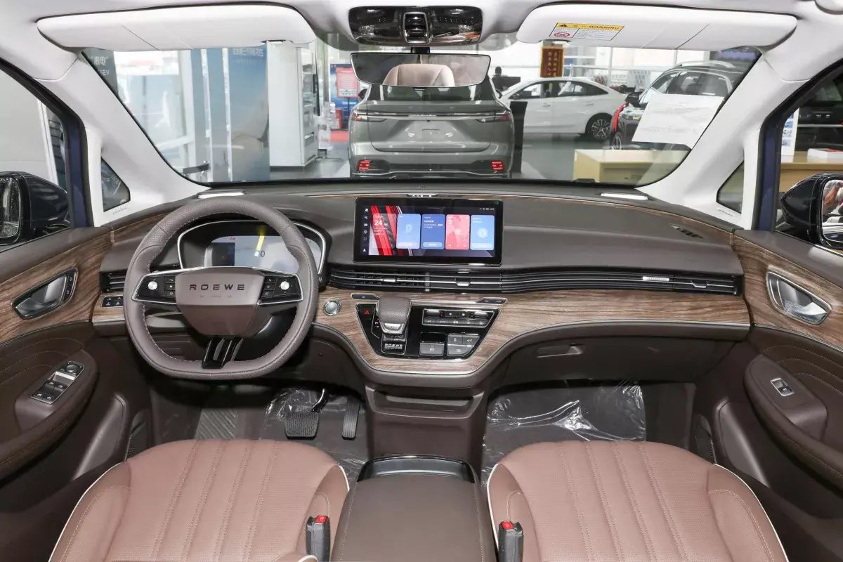 Roewe iMAX8 салон 1