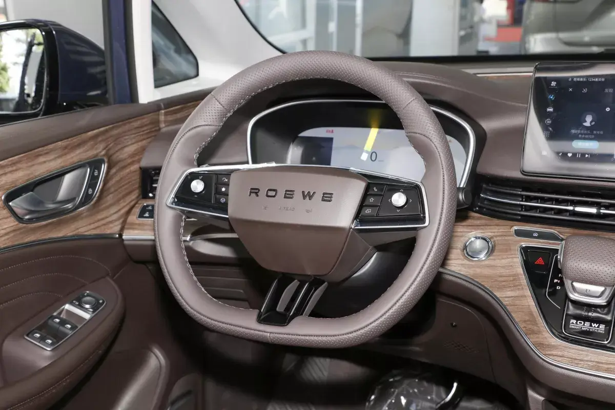 Roewe iMAX8 салон 3
