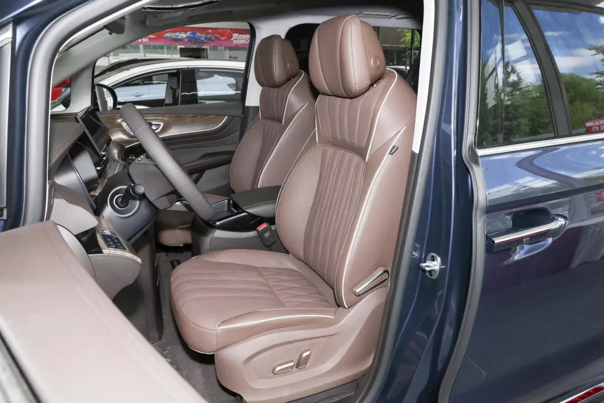 Roewe iMAX8 салон 6