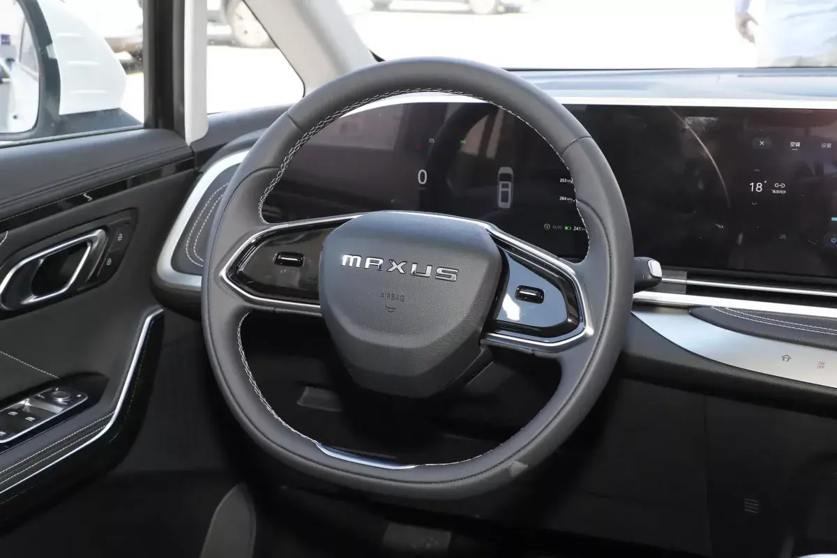 Saic Maxus MIFA 9 салон 3