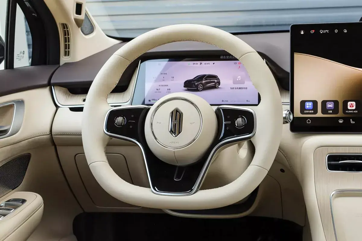 Shangjie H5 EV салон 3