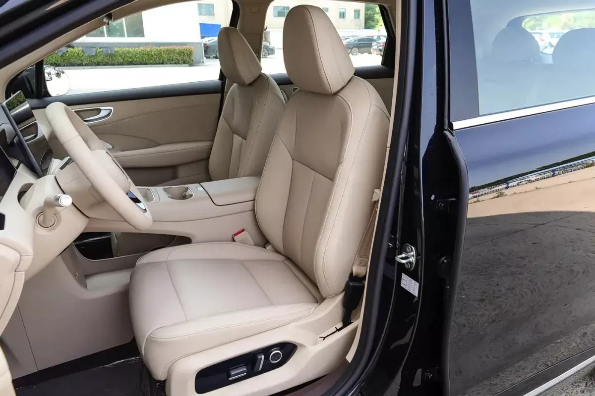 Shangjie H5 EV салон 6