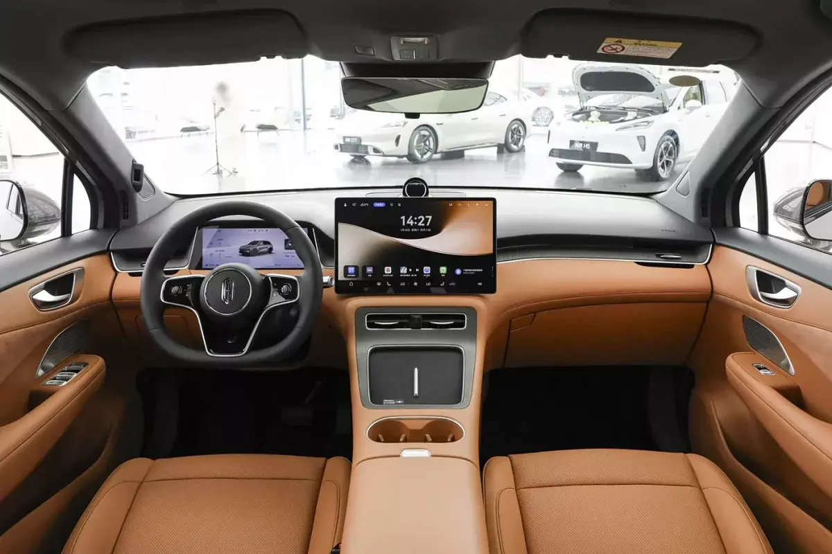 Shangjie H5 PHEV салон 1