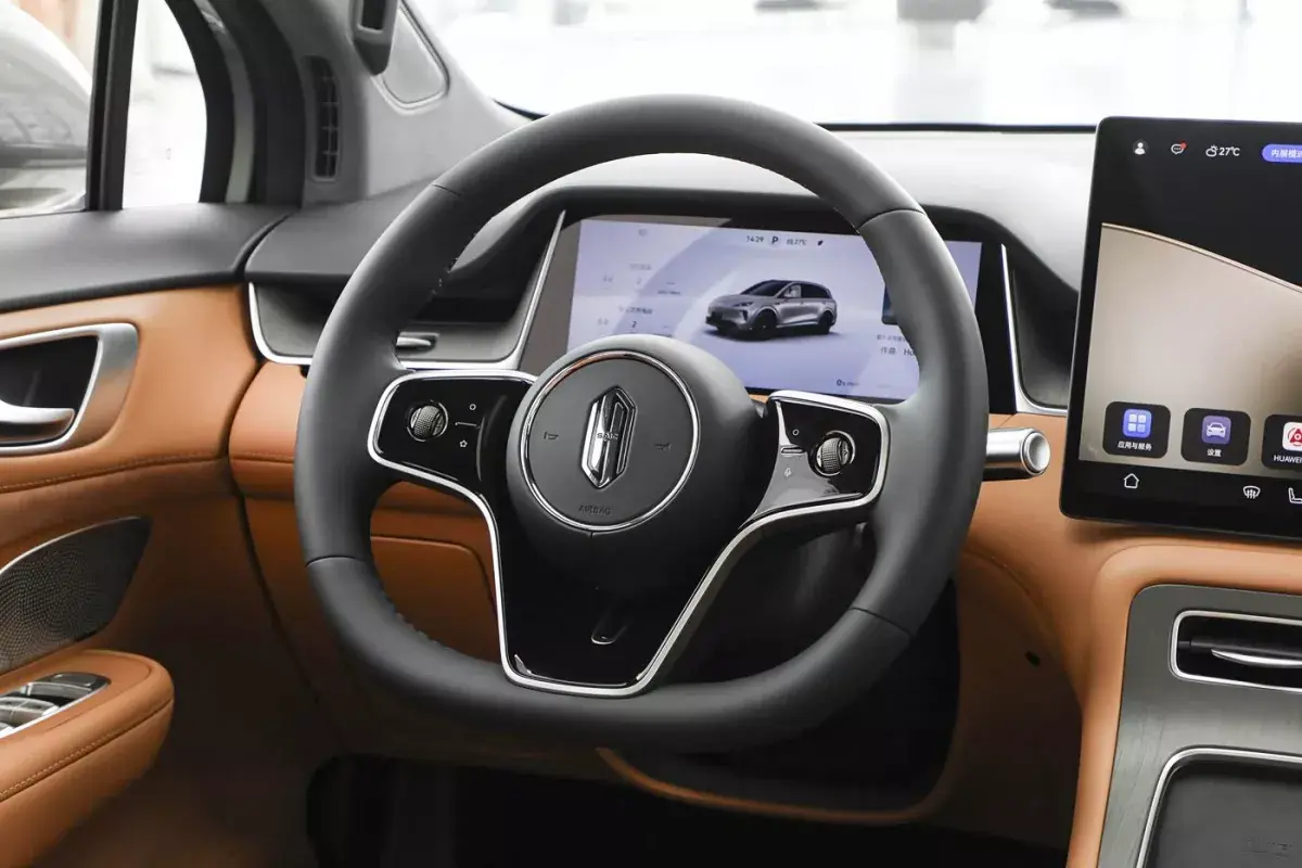 Shangjie H5 PHEV салон 3