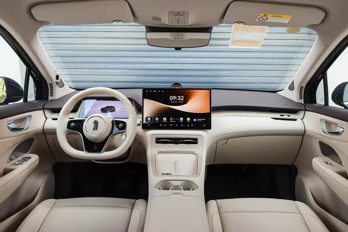 Shangjie H5 PHEV салон 8
