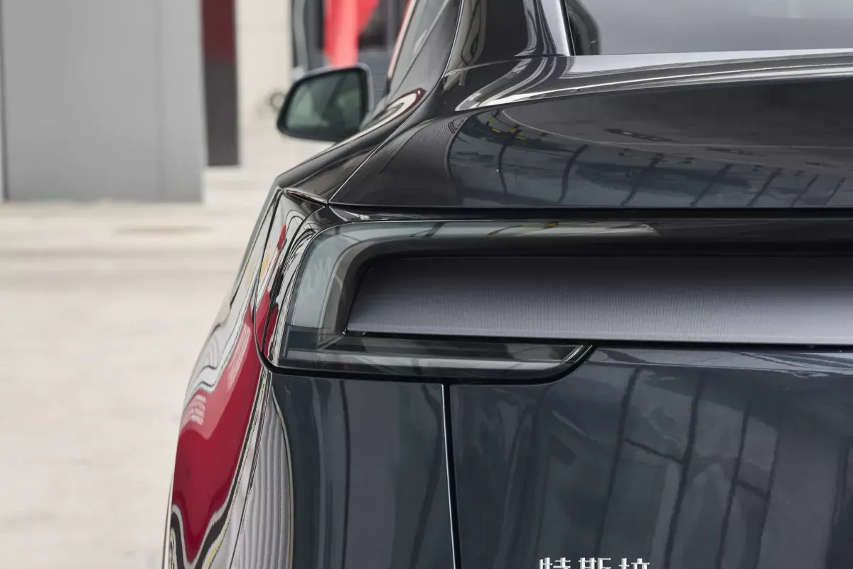 Tesla Model Y фото 7