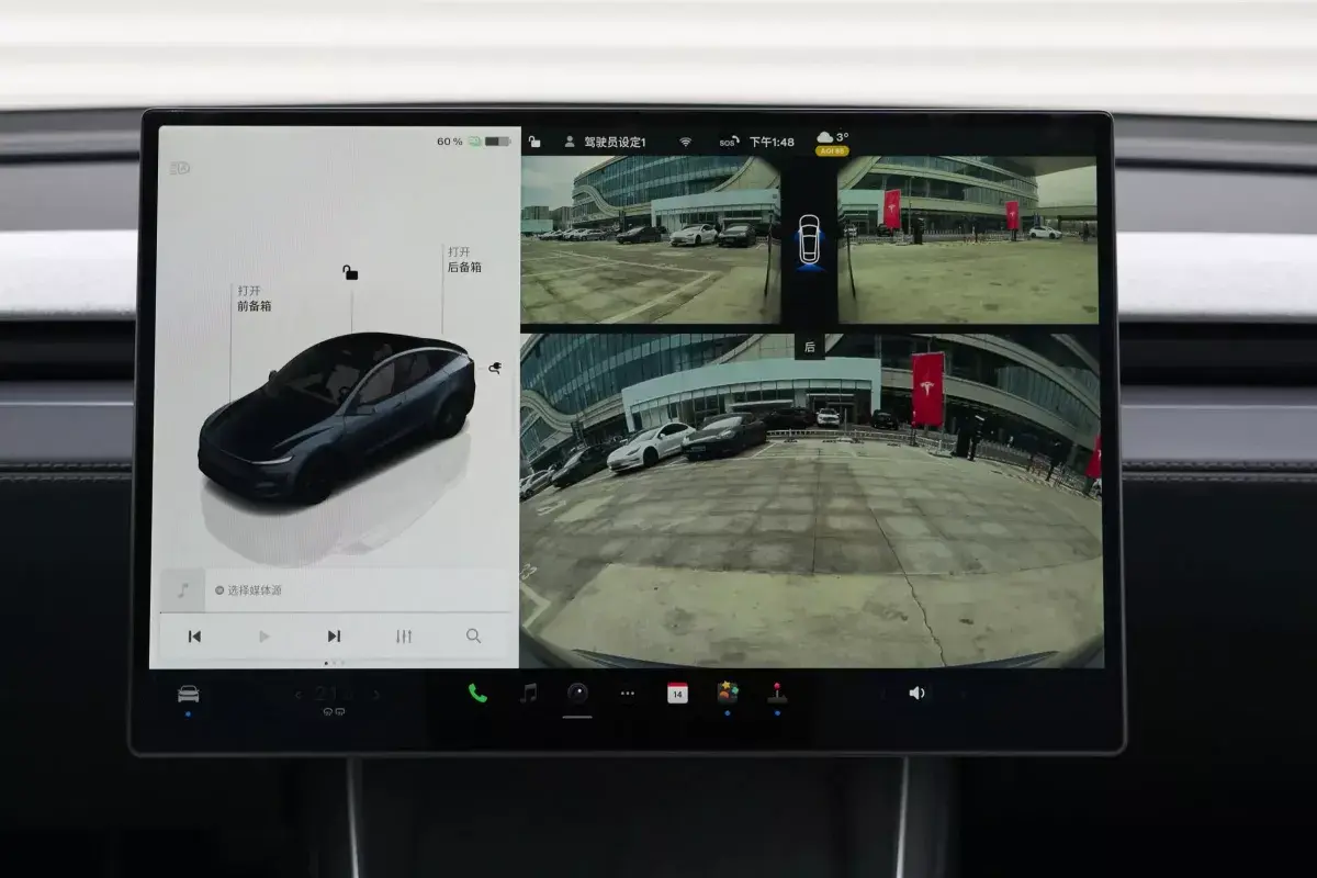 Tesla Model Y салон 4