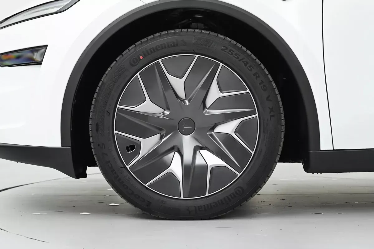 Tesla Model YL фото 6