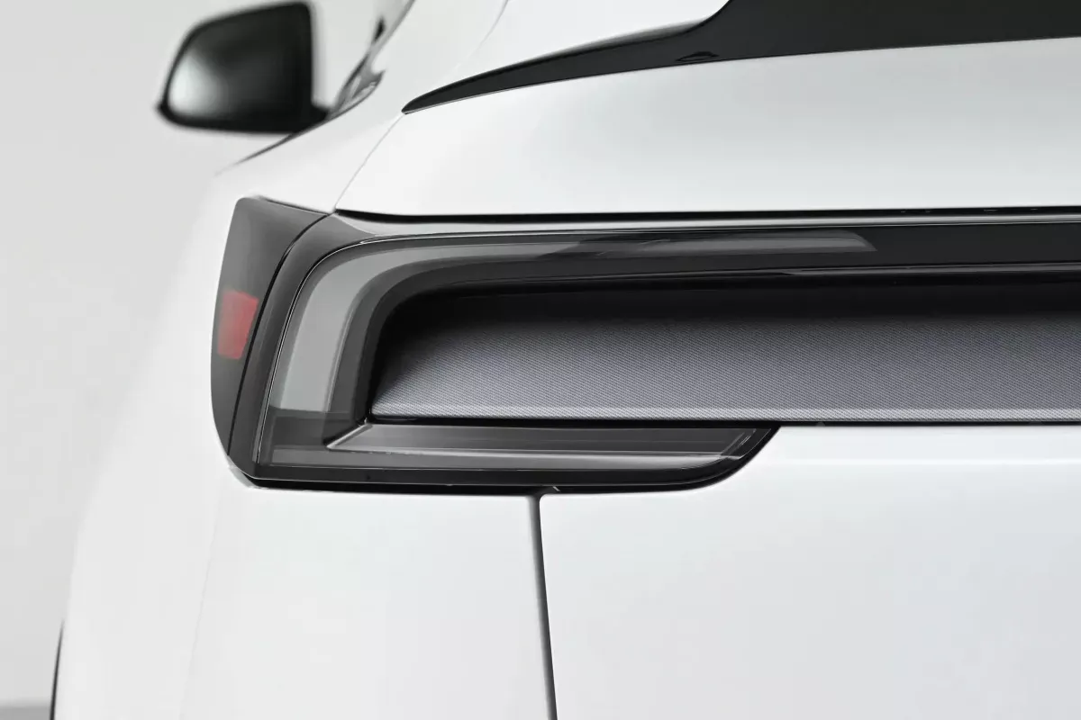 Tesla Model YL фото 7