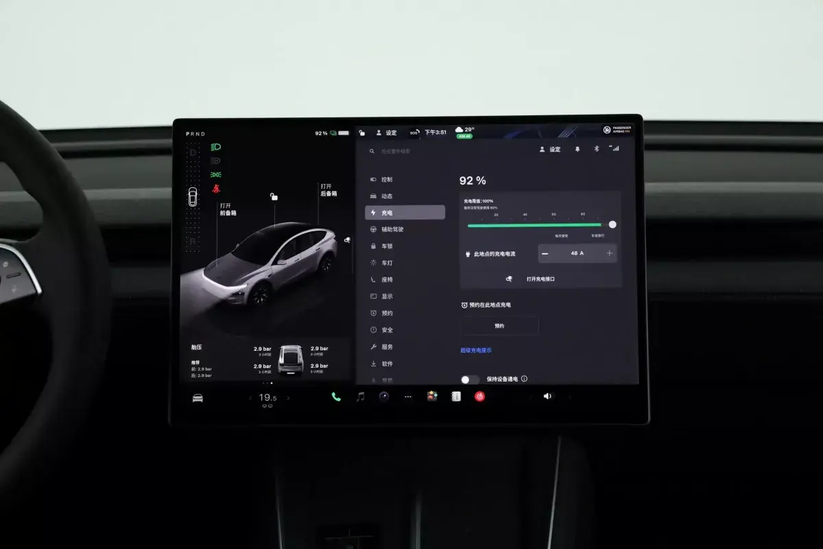 Tesla Model YL салон 4